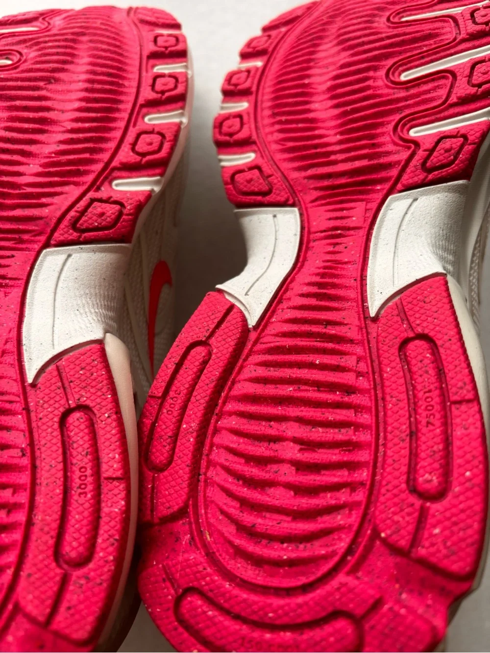 Nike Air Max Fire  Phantom/Light Bone/Hyper Pink size 6
